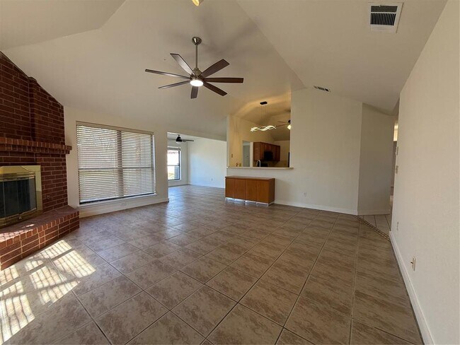 Building Photo - 2009 Dena Dr