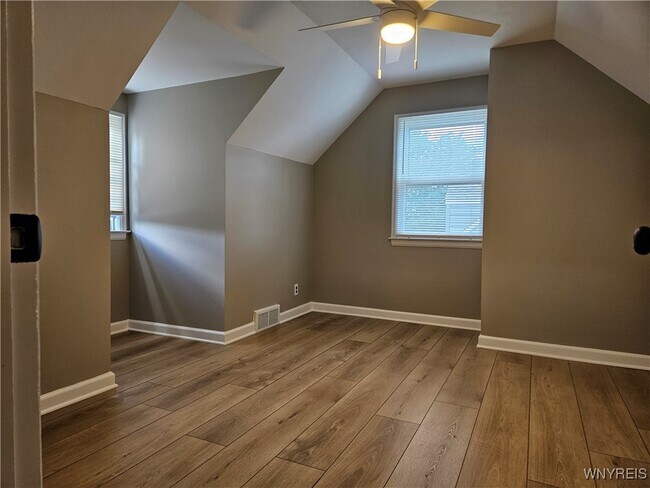 Building Photo - 1292 Cleveland Dr