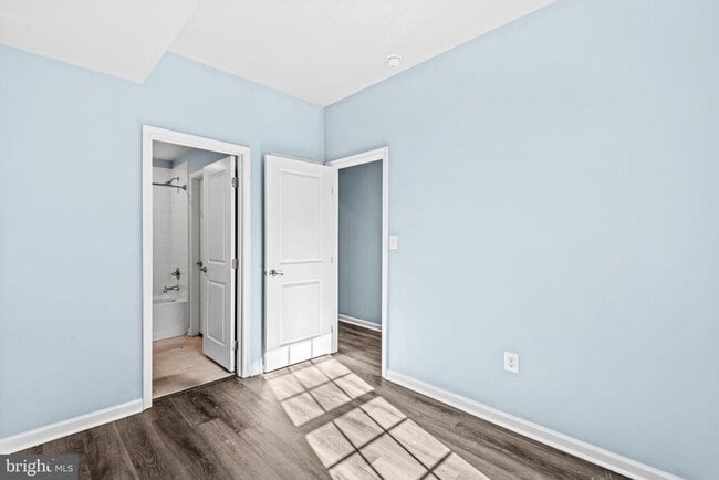 Building Photo - 720 River Crest Way