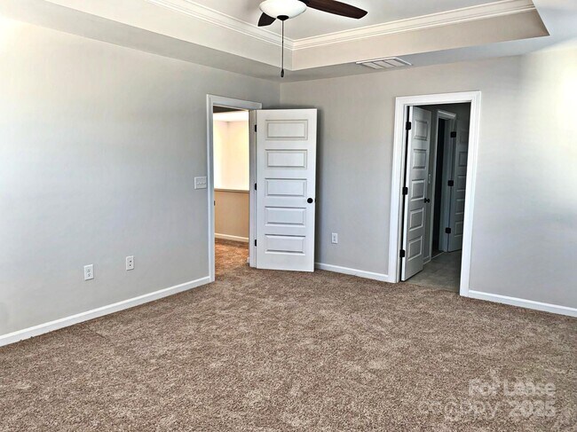 Building Photo - 7011 Kingfisher Way