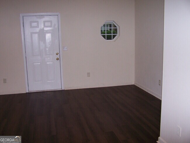 Building Photo - 102 Cameron Way