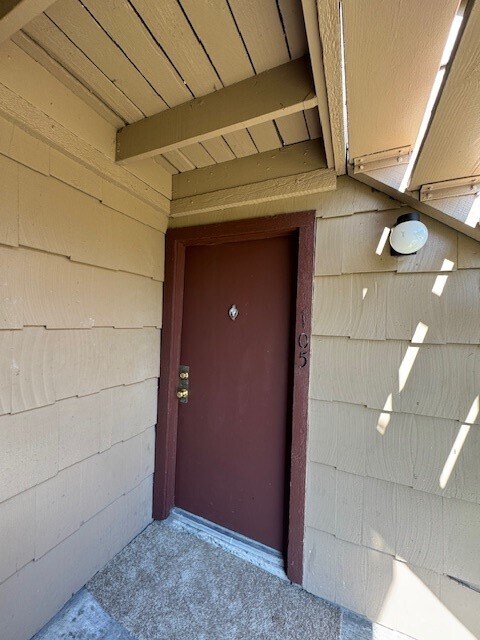 Building Photo - 9101 Country Creek St