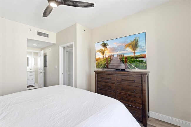 Building Photo - 511 SE 5 Ave