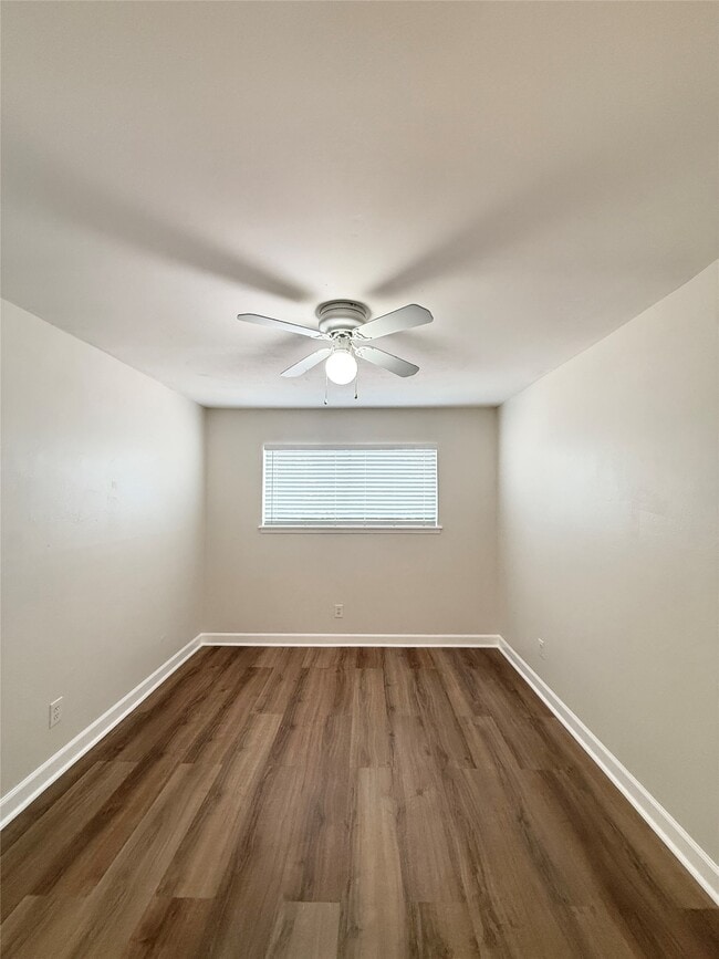 Building Photo - 1141 N Durham Dr
