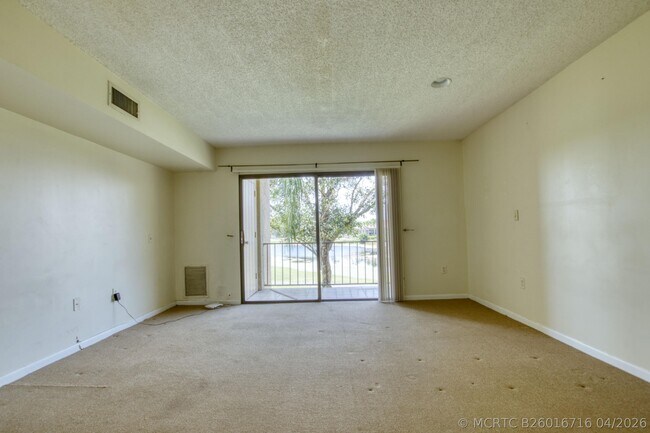 Building Photo - 4657 Fountains Dr S