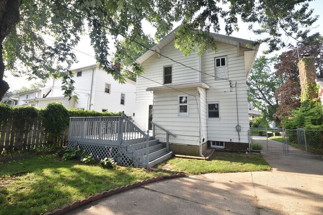 Building Photo - Near Notre Dame  2 Story 3 bedroom with 2 car garage