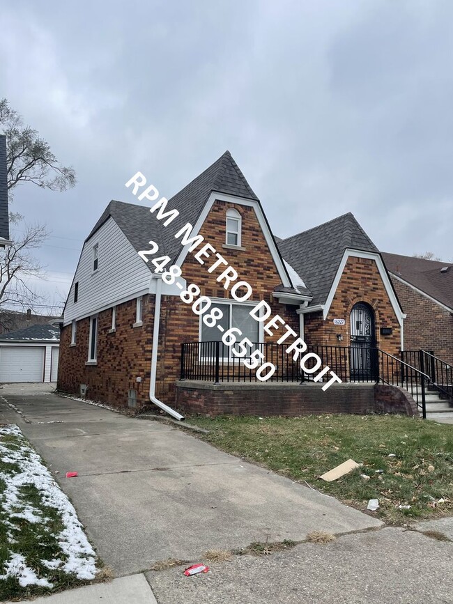 Building Photo - Move in Ready Brick Bungalow in Detroit