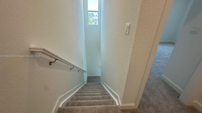 Building Photo - 553 Rivergrass St
