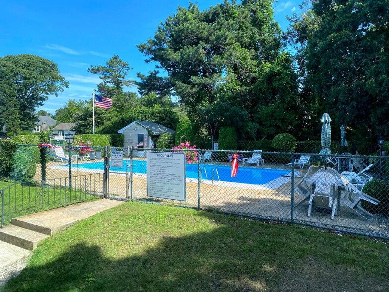 Building Photo - 174 Upper County Rd