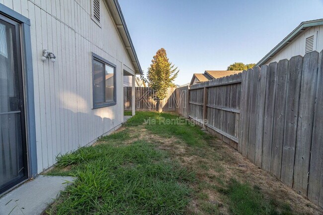 Building Photo - 6072 Carolina Cir