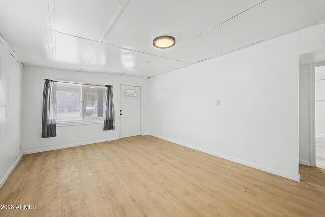 Building Photo - 2038 E Lemon St