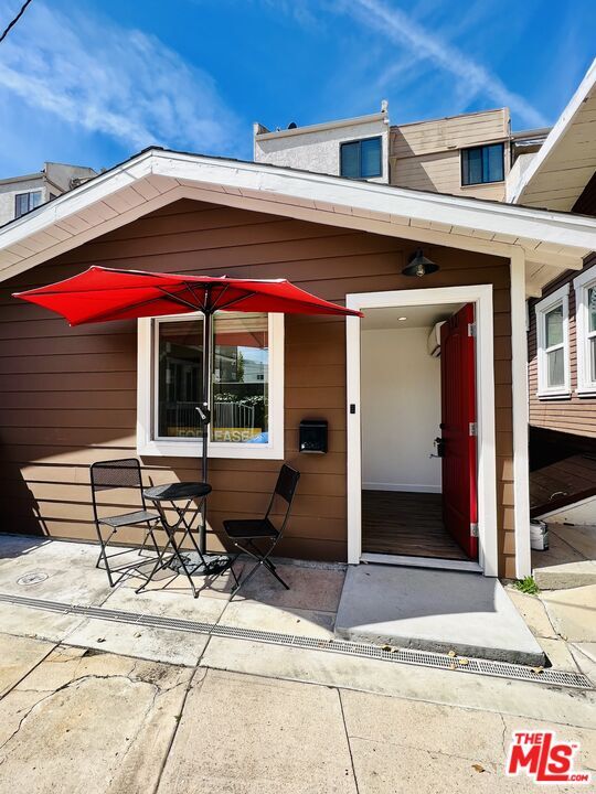 Primary Photo - 332 W California Ave