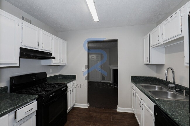 Building Photo - Move-In Special!  Move in on or before December 15th and receive a $500 discount on your first mo...