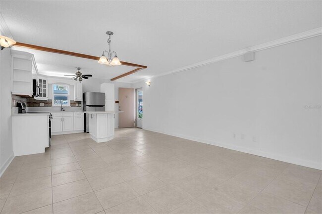 Building Photo - 7625 Sun Island Dr S