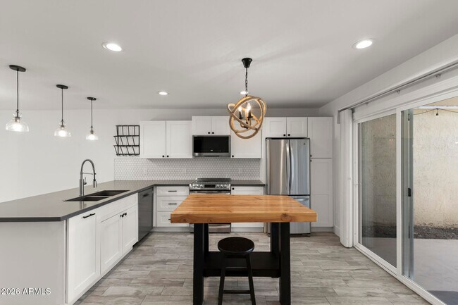 Building Photo - 8348 E Solano Dr