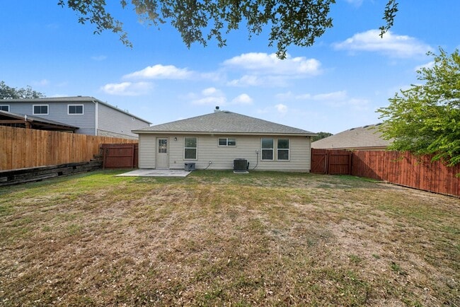 Building Photo - Charming Single-Story in Cibolo - Realtor Commission: $500