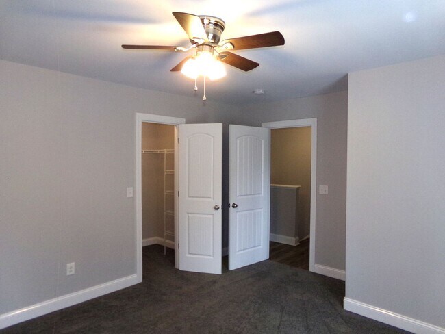 Building Photo - Beautiful Home in Indian Hills