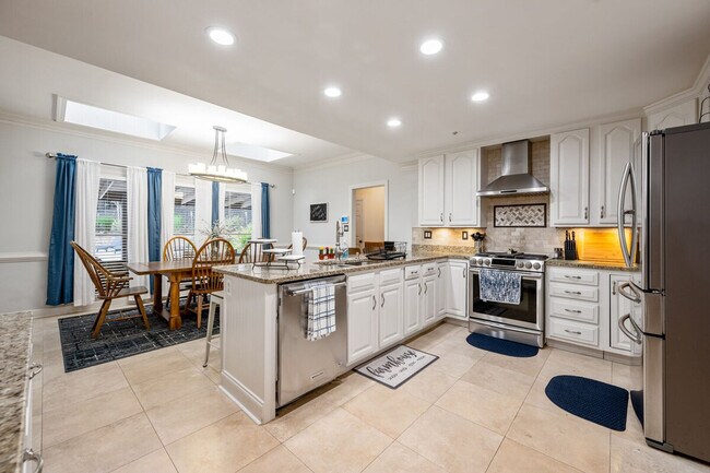 Building Photo - 29 Dean Rd SE