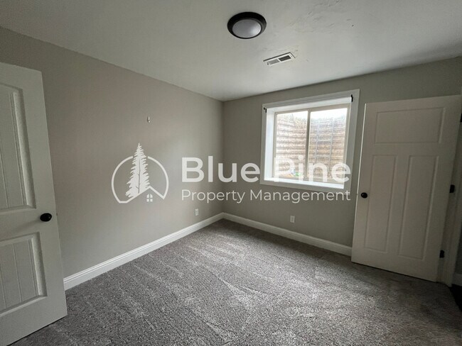 Building Photo - 3688 Shale Ave