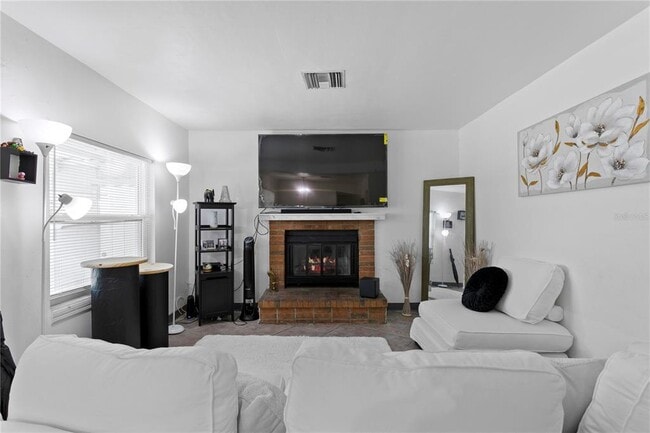 Building Photo - 487 89th Ave N