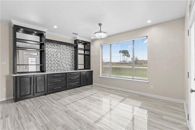 Building Photo - 27 Los Lagos Dr