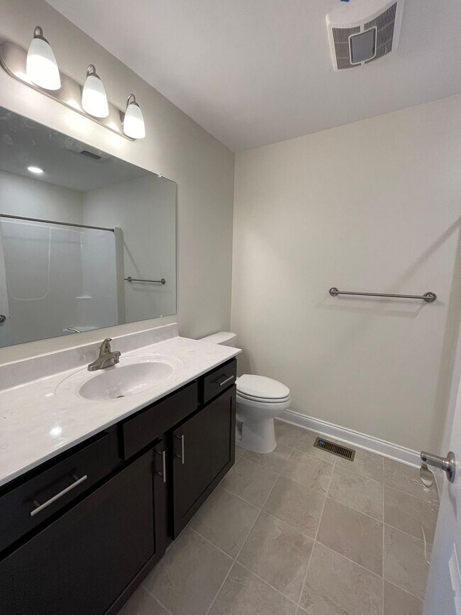 Building Photo - *Crescent Ridge Townhome for Rent*