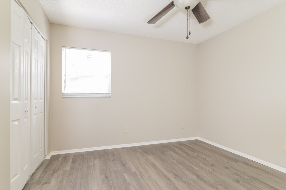 Building Photo - 270 Crestview Dr