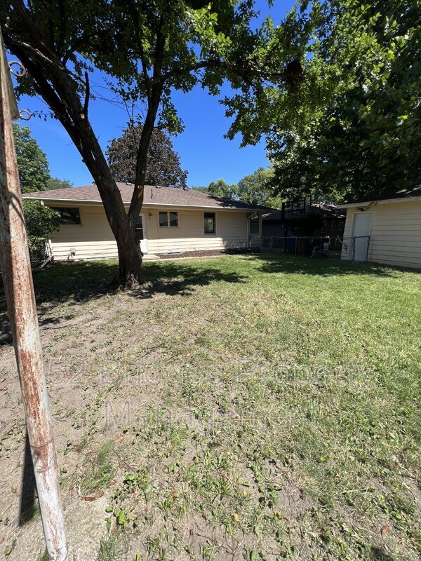 Building Photo - 3122 Shawnee Ave