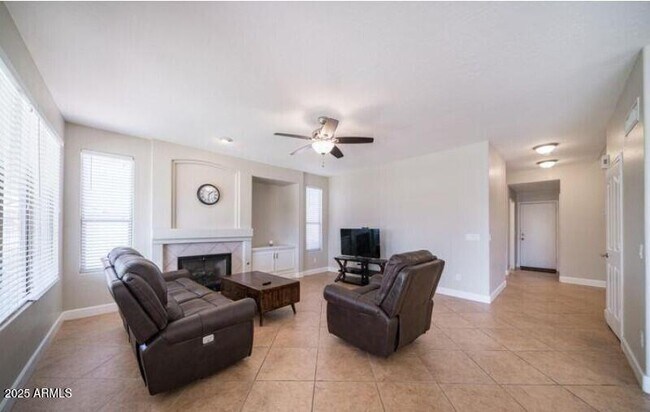 Building Photo - 3924 S Hollyhock Pl