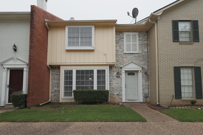 Primary Photo - 10014 Stratmore Cir