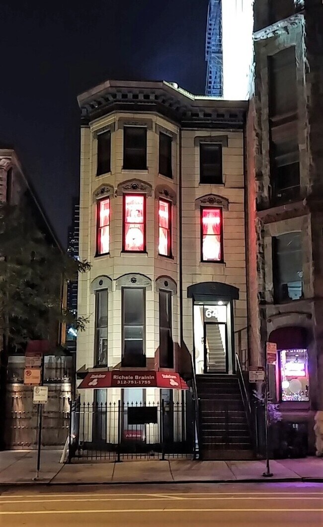 Primary Photo - 642 N Dearborn St