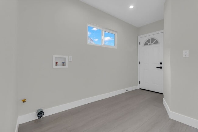 Building Photo - 4059 Denker Ave