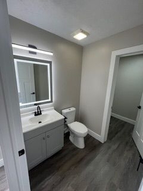 Building Photo - 1462 W Rockcrest Dr