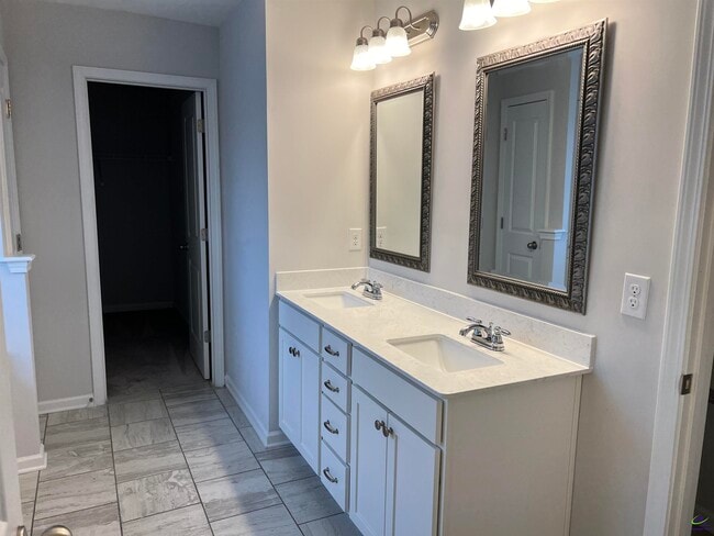 Building Photo - 108 W River Cane Run