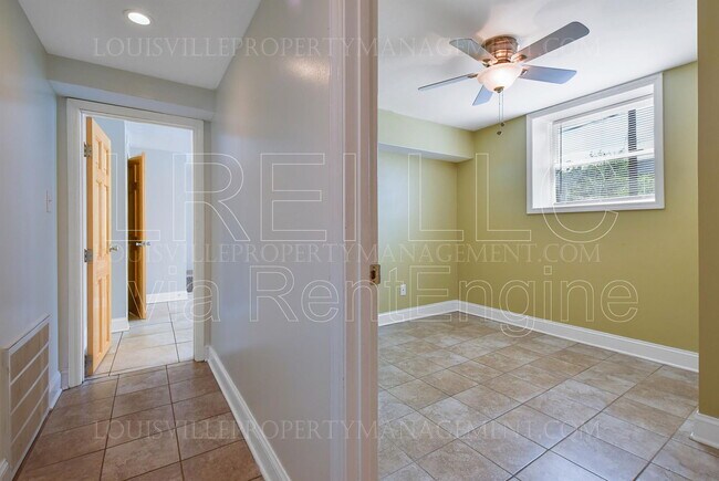 Building Photo - 1481 St James Ct