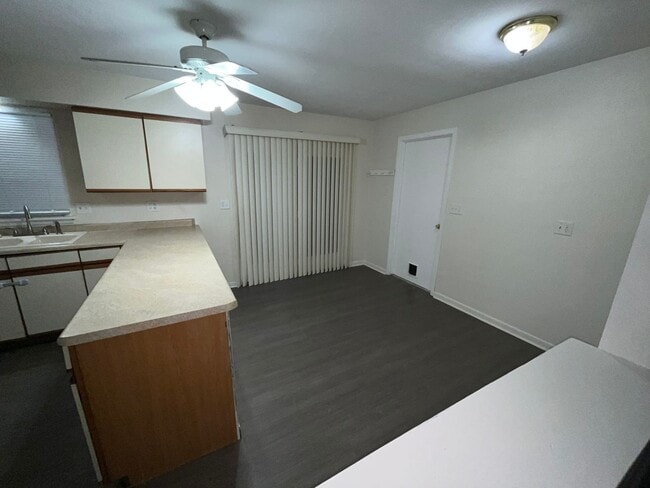 Building Photo - Agent Interest