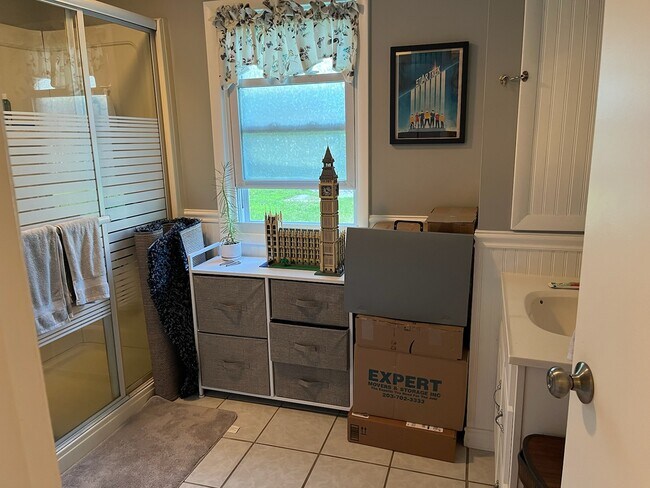 Building Photo - 592 Long Pond Rd