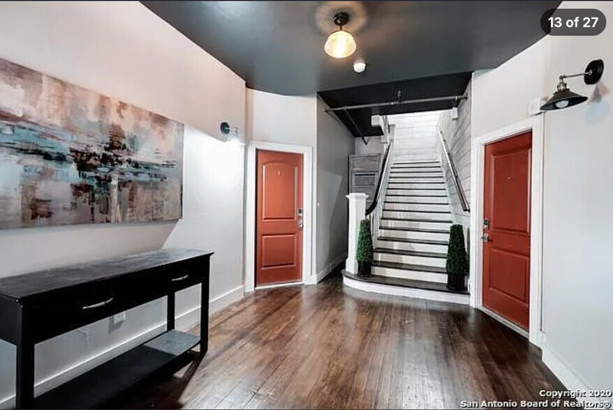 Building Photo - 201 E Courtland Pl