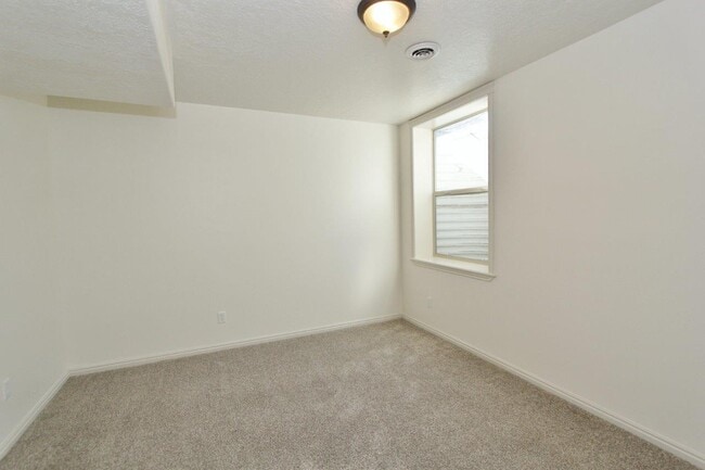 Building Photo - 2047 S Ice Bear Way