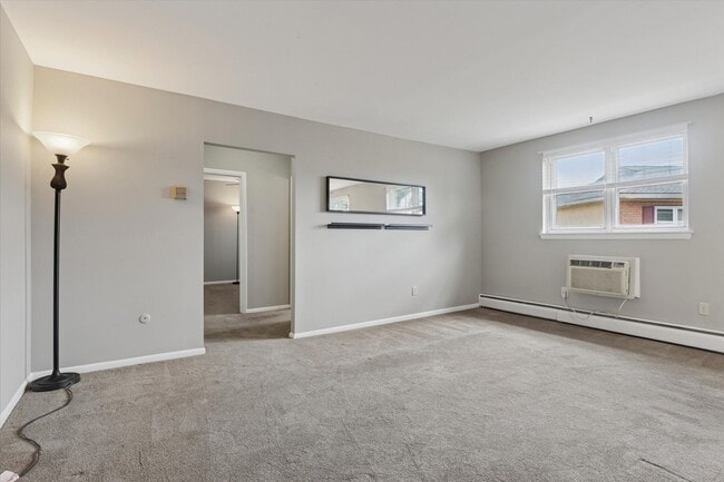Building Photo - Charming 1B/1B Unit in Downingtown Commons...