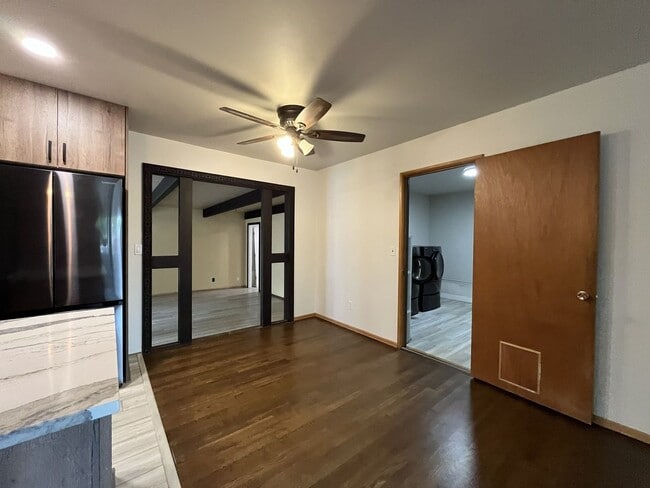 Building Photo - Beautiful 3-Bedroom West Linn Home with Bonus Room, Updated Kitchen and Large Fenced Yard