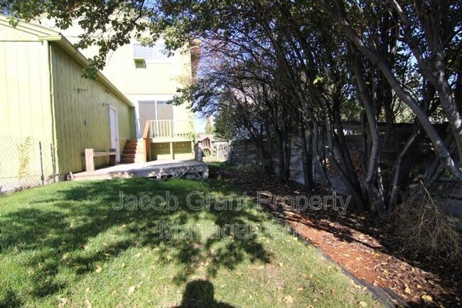 Building Photo - 360 N Fanning Ave