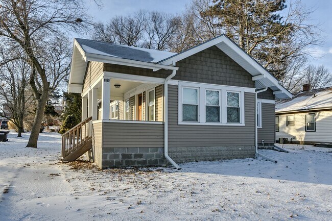 Building Photo - 4859 Calvert St