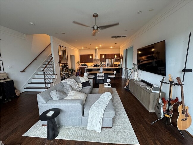 Building Photo - 5707 Schuler St