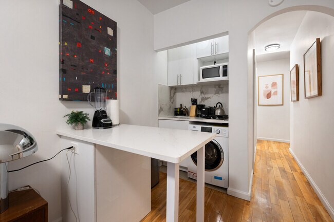 Building Photo - 42 Lexington Ave