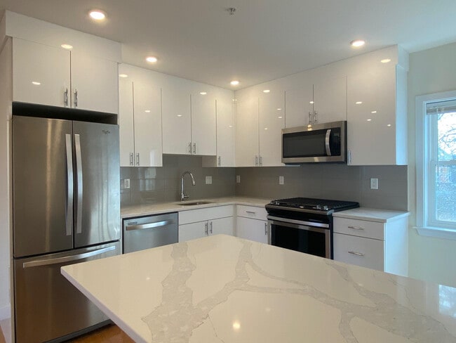 Primary Photo - 15 Kelley Ct