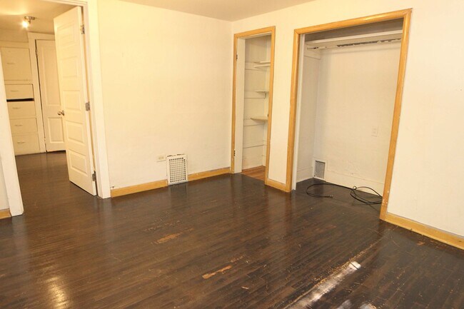 Building Photo - 318-320 W Myrtle