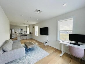 Building Photo - 16 Boardman St