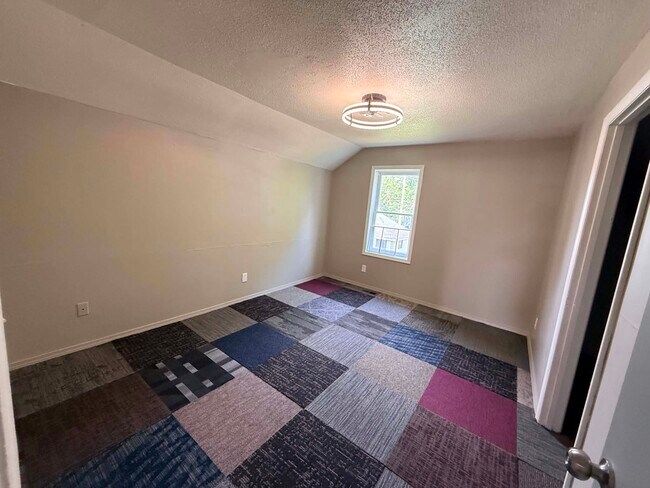 Building Photo - 315 E Woodland Ave