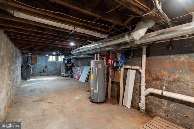 Building Photo - 1824 N Bouvier St